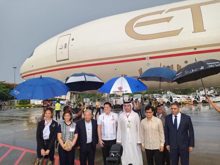 50 tons of food donations from UAE arrive for families affected by Mayon