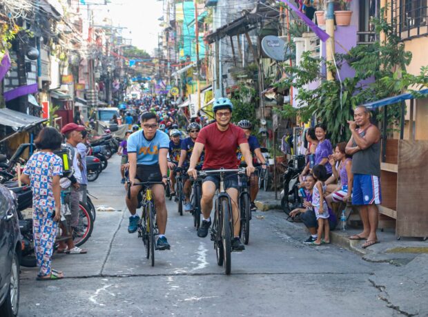 Police bike patrols have started making rounds in areas within Mandaluyong City as part of the Department of the Interior and Local Government's (DILG) campaign against illegal drugs. 