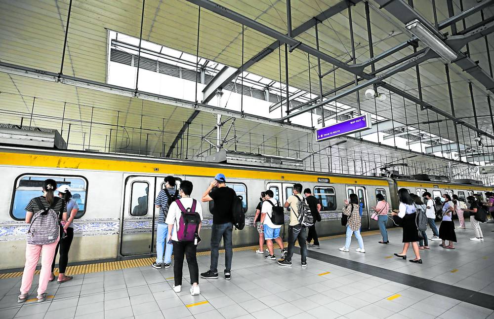 LRTA marks first year of allowing pets on LRT2 with contest for free rides