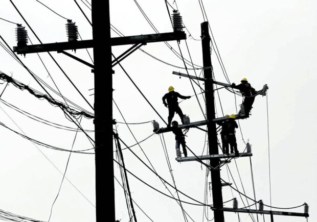 Linemen from Meralco conduct maintenance and repair works in Manila in this February 2020 photo. STORY: 48 Luzon power distributors file for rate adjustments