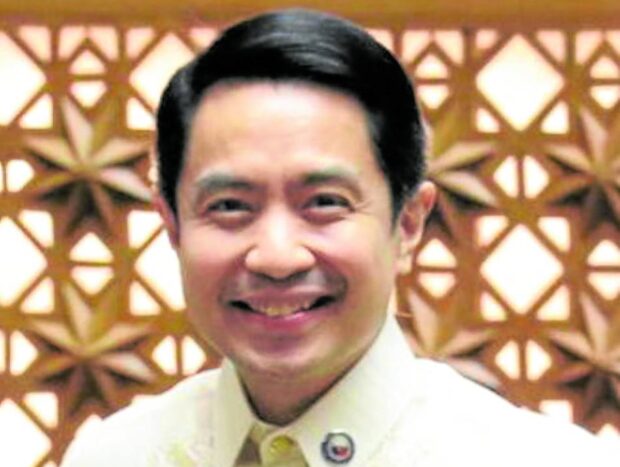Ernesto Dionisio Jr. STORY: Lawmaker calls out car dealers who impose ‘installment mode’