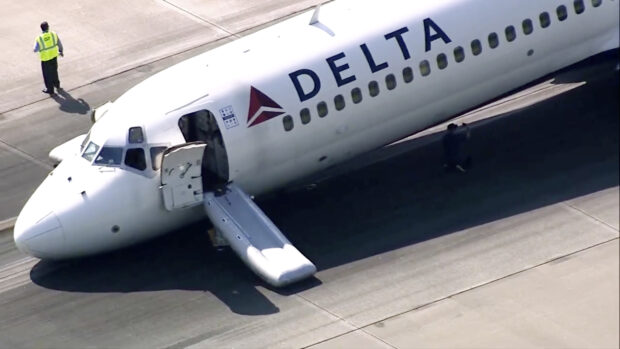Delta plane lands without front gear extended