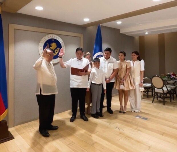 Newly-appointed Customs Intelligence and Investigation Service (CIIS) Director Verne Enciso took his oath of office before Executive Secretary Lucas Bersamin on Thursday.  Enciso, who used to be the CIIS acting director, was appointed by President Ferdinand Marcos Jr. last June 5.(Photo from the Bureau of Customs)