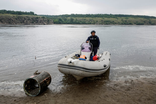 Draining of Ukraine's Kakhovka reservoir