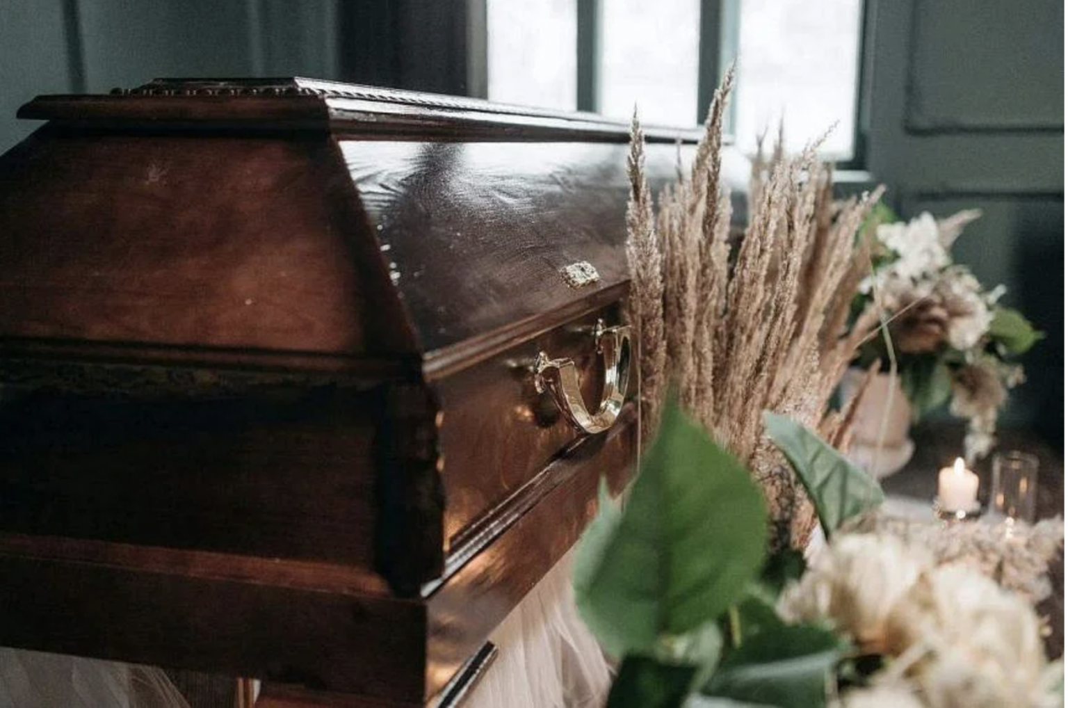 Ecuadoran Woman Wakes Up Inside Coffin At Her Own Wake 