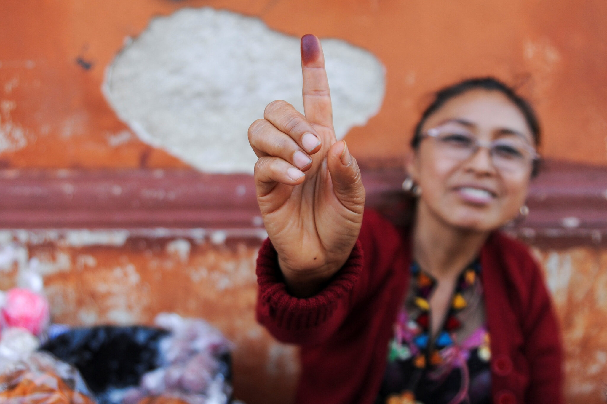 Polls shut in Guatemalan presidential election, runoff expected