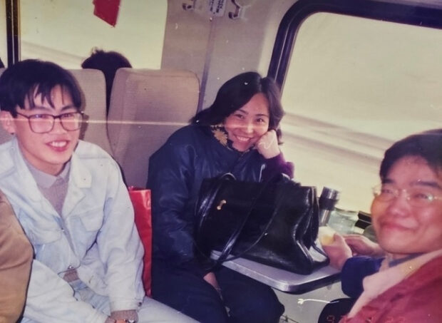 Oh Chang-eun (right) sits next to Chinese passengers on the train to Yan'an
