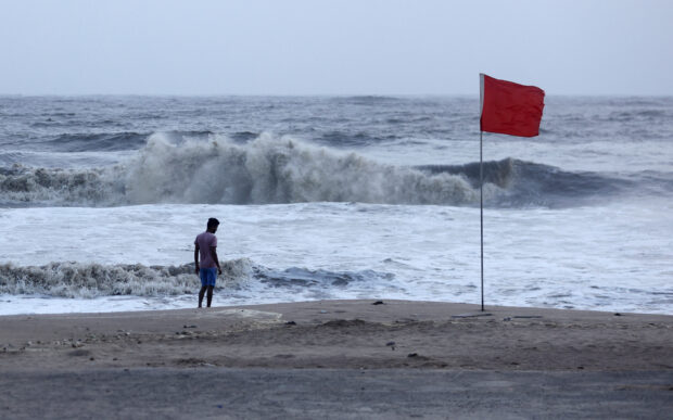 Seven dead in India ahead of cyclone