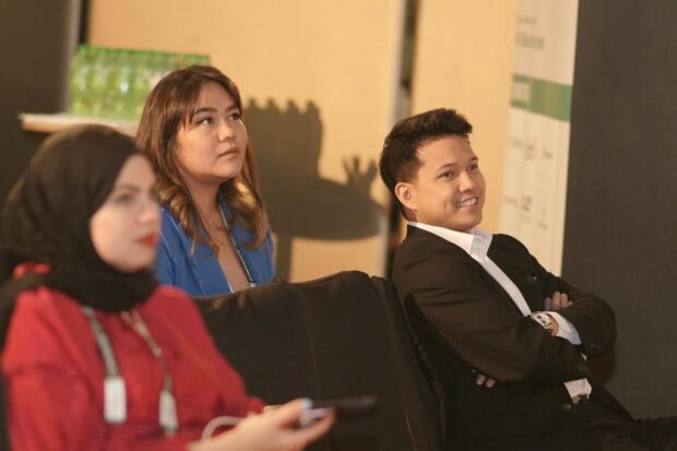 In Photo: left to right in blue Faye Abrihan COO of Oracle Media Group and Brian Poe-Llamanzares CEO of A-team 360