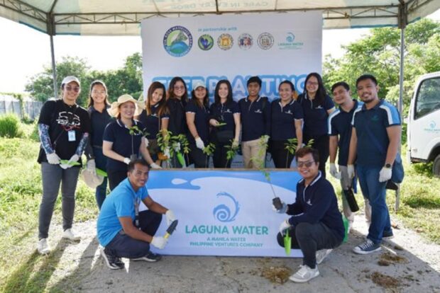 In celebration of Philippine Arbor Day this year, Manila Water Non-East Zone operating unit Laguna Water led the tree planting activity in Barangay Carmen, Silang, Cavite where 500 native and fruit bearing trees were planted to protect the Santa Rosa Watershed.This year, Manila Water has set new ESG targets, which includes planting 580,000 trees in key watershed areas in its East Zone and Non-East Zone service areas.