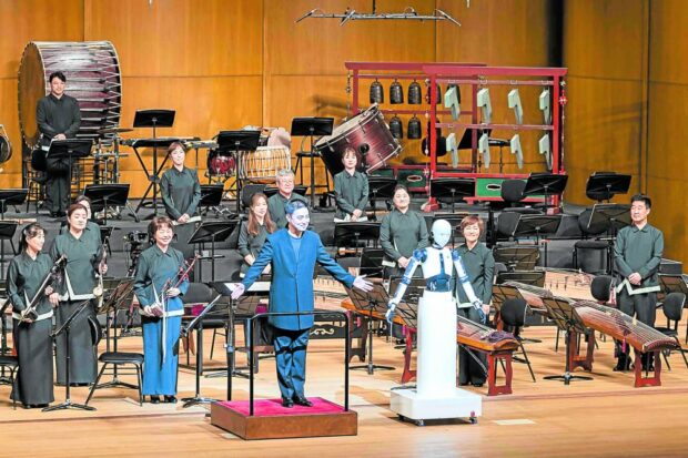 Orchestra-conducting robot wows Seoul crowd
