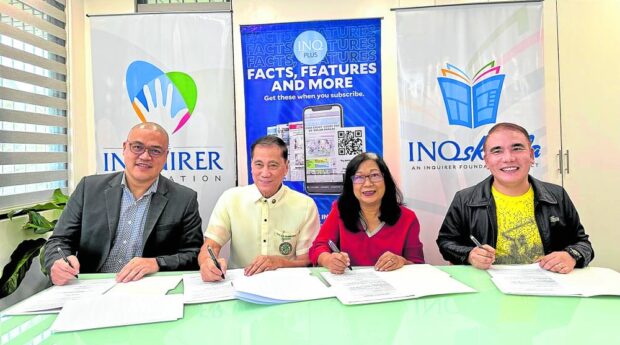 PARTNERSHIP SEALED (From left) Roy Raul Mendiola, national sales manager of the Inquirer; Calumpit Vice Mayor Zacarias Candelaria, who represented Calumpit Mayor Glorime Faustino; Connie Kalagayan, Inquirer’s assistant vice president for corporate affairs and executive director of Inquirer Foundation; and Calumpit Department of Education South District supervisor Alexander Cruz, sign a memorandum of agreement for the INQskwela project during a ceremony held at the municipal hall of Calumpit on Monday. —CARMELA REYES-ESTROPE