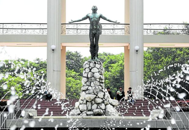 FIRST STEPS The University of the Philippines is taking the firststeps in formulating guidelines and policies on artificial intelligence, drafting 10 “principles” on its use and development amid its expansion into many facets of the daily life of the public. —INQUIRER FILE PHOTO