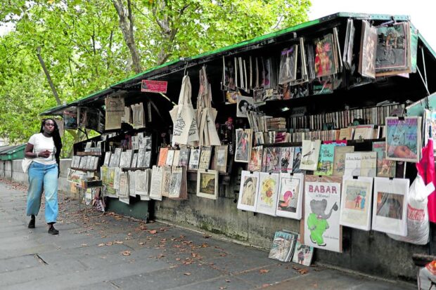 Seine booksellers ordered by police to move out