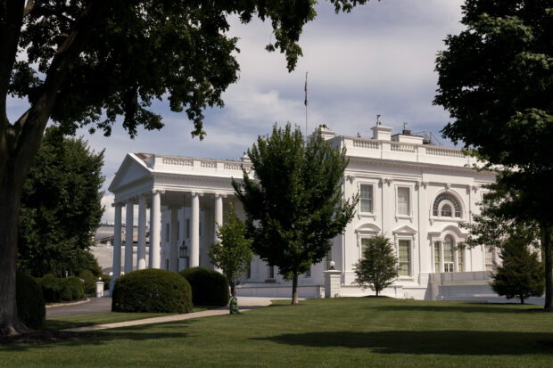 No fingerprints or DNA turned up on the baggie of cocaine found in a White House lobby last week, according to a Secret Service probe summary.