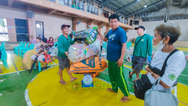 Quezon province gov't turns trash into rice by exchanging collected plastic waste with rice.