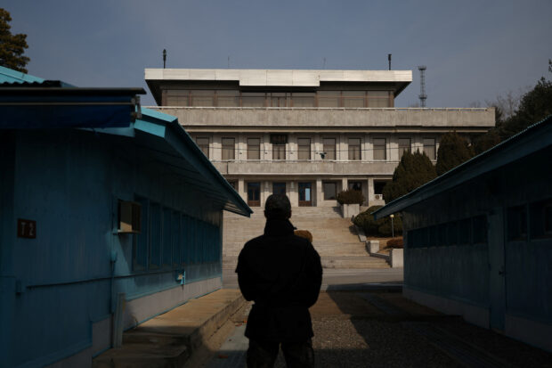 US soldier flees into North Korea 