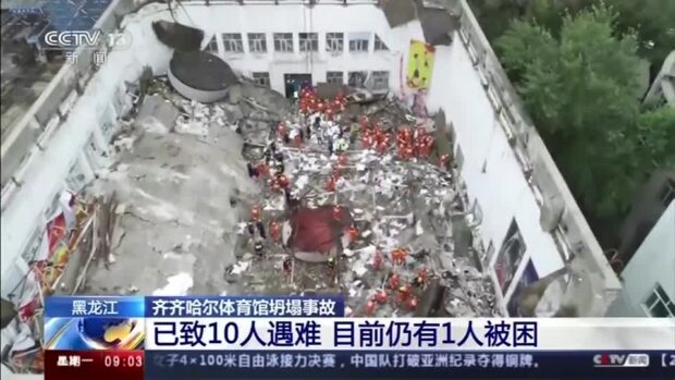 gymnasium roof collapses in China