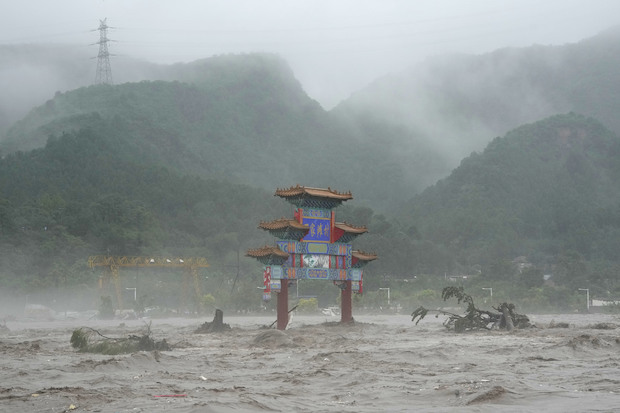 20 dead, 27 missing in floods around Beijing, thousands evacuated