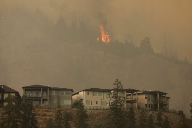 The McDougall Creek wildfire burns outside the Okanagan community of West Kelowna, British Columbia, Canada August 18, 2023. REUTERS/Chris Helgren
