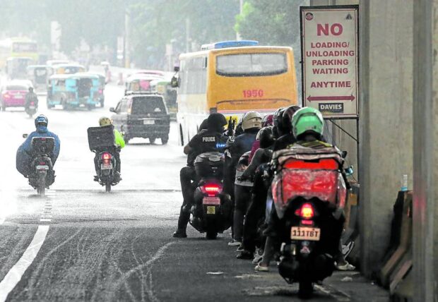 1-Rider party-list solon asks the MMDA to bring back exclusive lay-bys for motorcycle riders