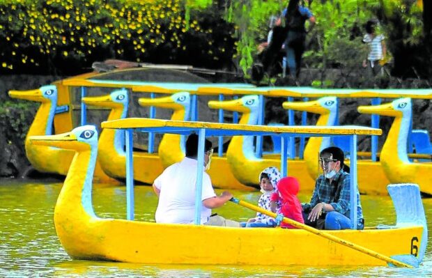 PARK ACTIVITY BurnhamPark in Baguio City is one of the country’s most popular destinations, with many visitors taking boat rides in the park’s man-made lake, like this family in this 2021 photo.The Baguio government will soon turn over its title over sections of BurnhamPark to a national tourismagency. —EV ESPIRITU
