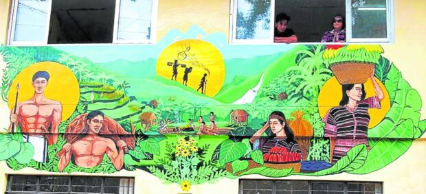 HERITAGE ON THEWALL A mural on the walls of the barangay hall of Happy Hallow in Baguio City depicts the way of life of indigenous Ibaloys and Kankanaeys who have lived for generations inthis ancestral domain in the summer capital. —NEIL CLARK ONGCHANGCO
