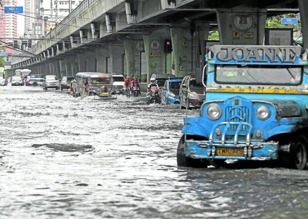 EXPECT THE WORST With a recent government report showing that the rate of sea level rise in Metro Manila has exceeded the global average, expect flooding, like this scene on Taft Avenue in Manila after a heavy downpour on July 30, to worsen. —RICHARD A. REYES