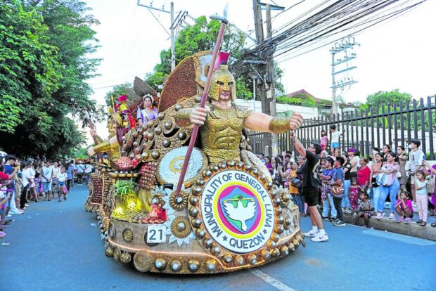 CHAMPION The town of General Luna bags the grand prize in the float contest in Quezon province’s “Niyogyugan Festival” on Aug. 19, by showcasing the century-old Lenten tradition in the locality through the depiction of ‘centurions’ or Roman foot soldiers in its design. PHOTO COURTESY OF THE QUEZON PROVINCIAL TOURISM OFFICE 