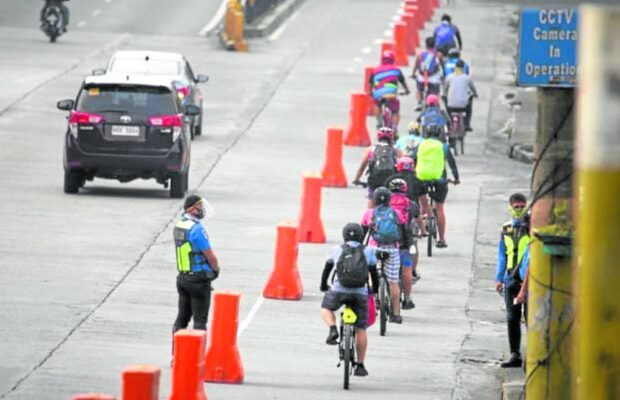 Motorcycle riders using Edsa bike lanes to be penalized