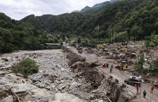 Death toll in China mudslide rises to 21, with six people missing.