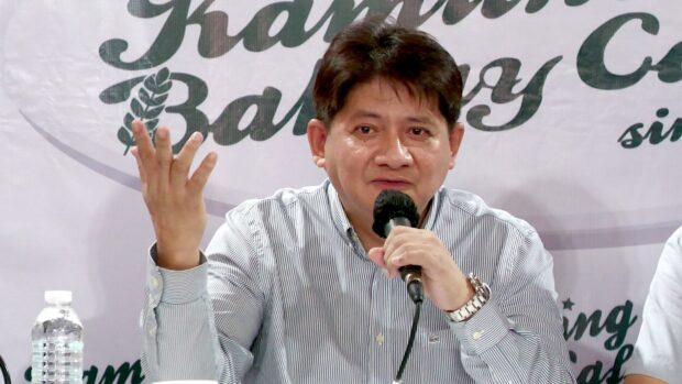 Only public elementary school children in the country's poorest areas will be the beneficiaries in launching the "Batang Busog, Malusog" (BBM) feeding program. Presidential Adviser on Poverty Alleviation Lorenzo “Larry” Gadon said this in a forum on Tuesday.