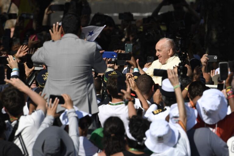 Pope gets rockstar at Lisbon youth jamboree Inquirer News
