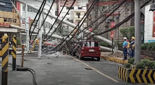  The Department of the Interior and Local Government (DILG) has ordered the Bureau of Fire Protection (BFP) and Manila government to investigate why several electric posts collapsed in Binondo earlier Thursday.
