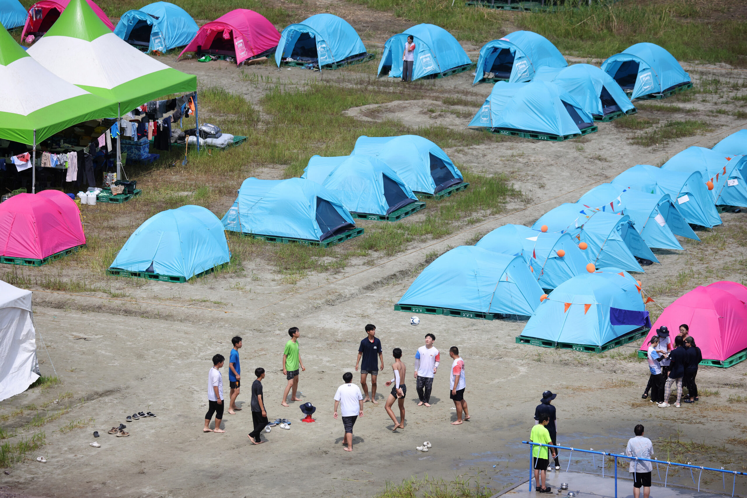 South Korea's heatwave-hit scout jamboree bracing for typhoon ...