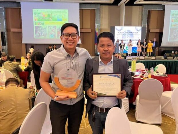 The Environmental Management Bureau of the Department of Environment and Natural Resources-Calabarzon recently recognized Manila Water Non-East Zone operating unit Manila Water Philippine Ventures (MWPV) for its active support to the agency’s initiatives in implementing the Republic Act 9003 or the Ecological Solid Waste Management Act of 2000.