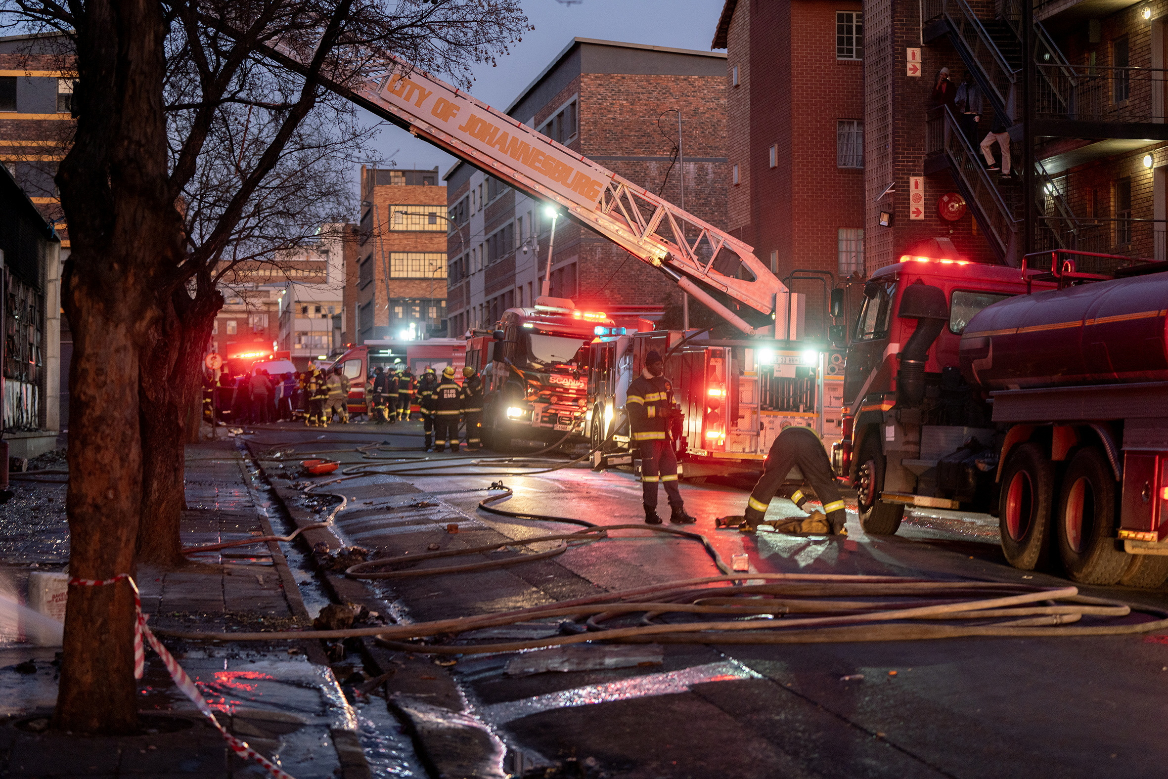 Johannesburg Fire 73 Killed In Apartment Block Reported Occupied By 