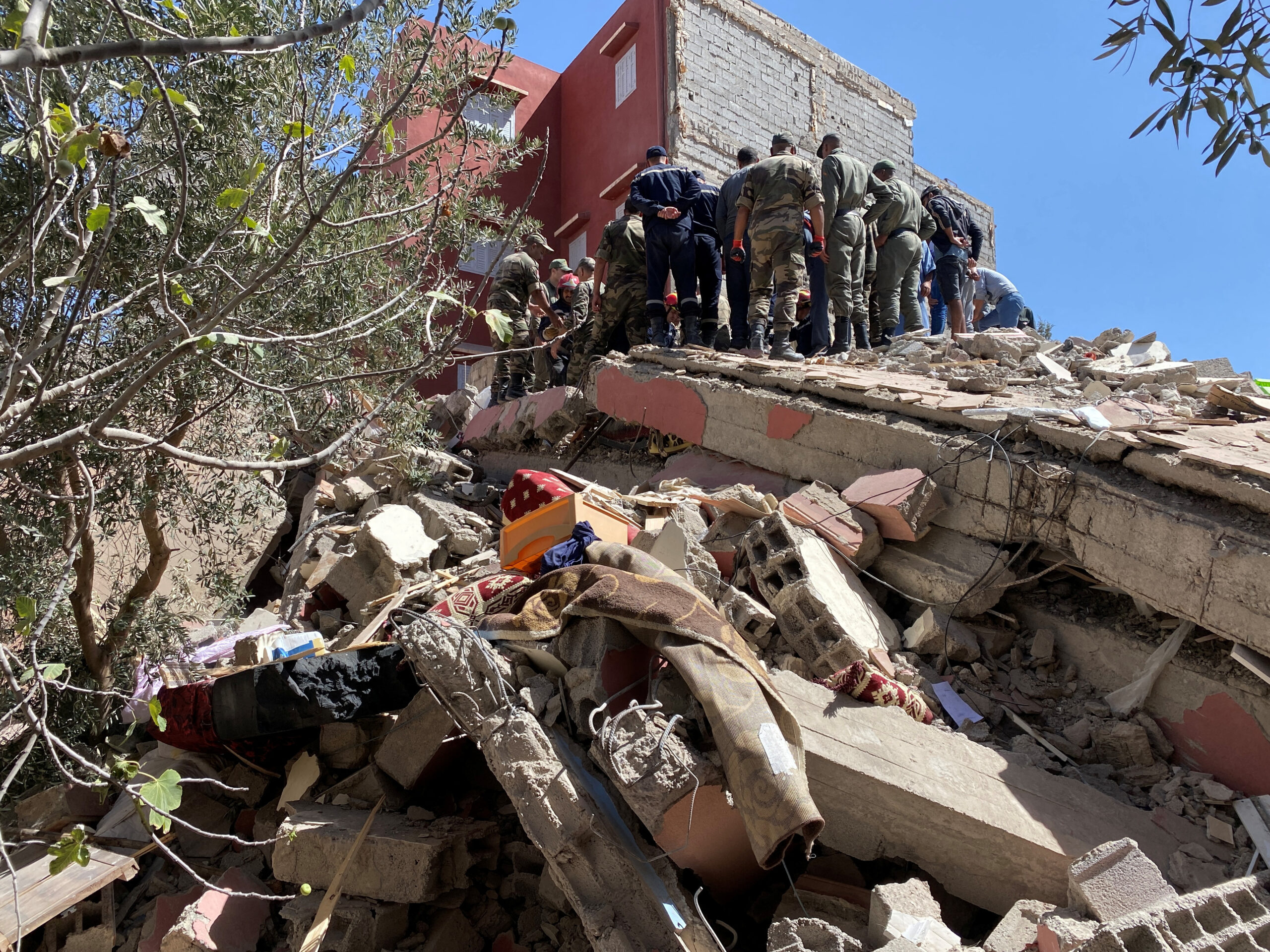 Morocco earthquake kills over 800 people, rescuers dig for survivors