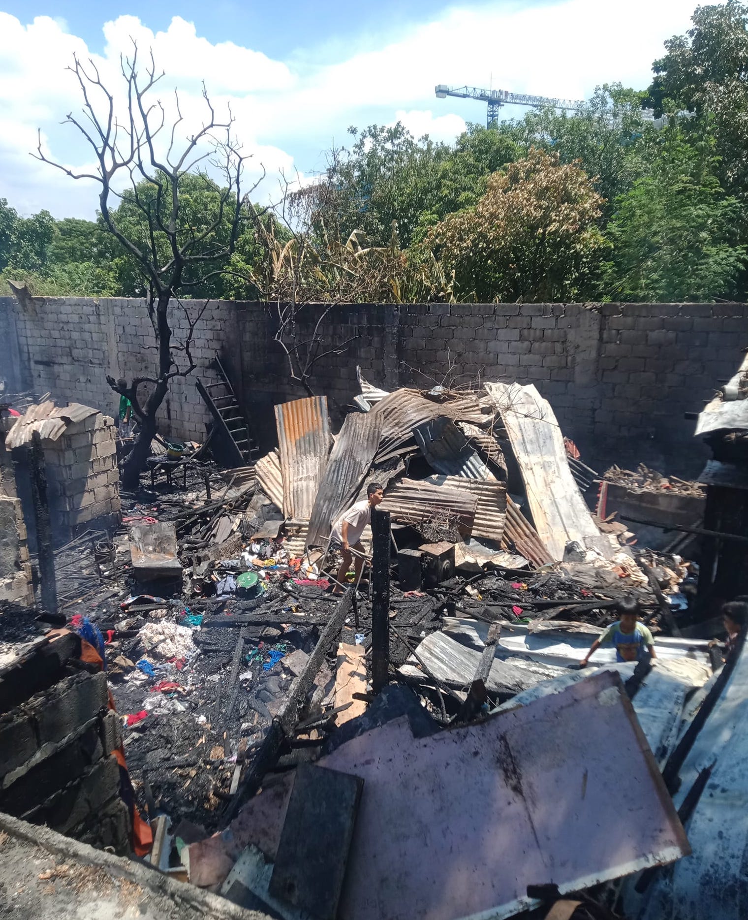 Photo of houses burned from Facebook uploader Yang Mendoza Consecutive fires occur in Taguig City residential area