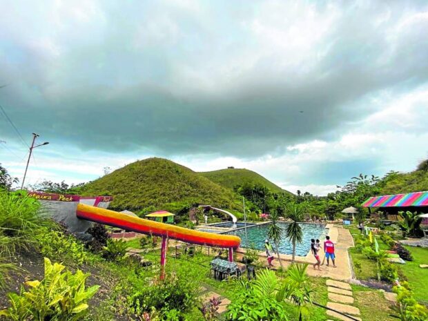 Guests at Captain’s Peak Garden and Resortin Sagbayan, Bohol, get to see the world-famous Chocolate Hills up close.