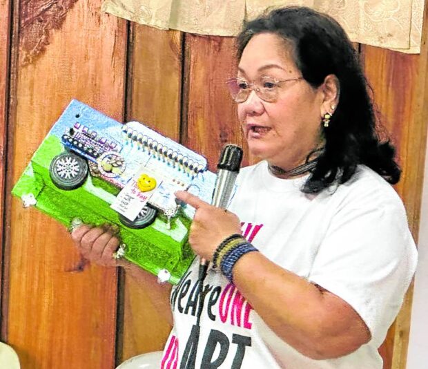BETTER IN 3D Mixed media artist Brenda Subido-Dacpano shares her skills with Baguio students at using scrap cardboard and discarded materials like buttons and bottle caps to form threedimensional art.