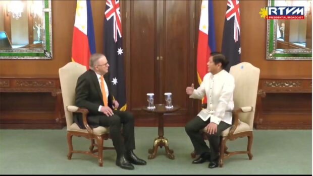 Australian Prime Minister Anthony Albanese arrives in Malacañang to hold a bilateral meeting with President Ferdinand Marcos Jr. on Friday, September 8. | PHOTO: Screengrab from RTVM