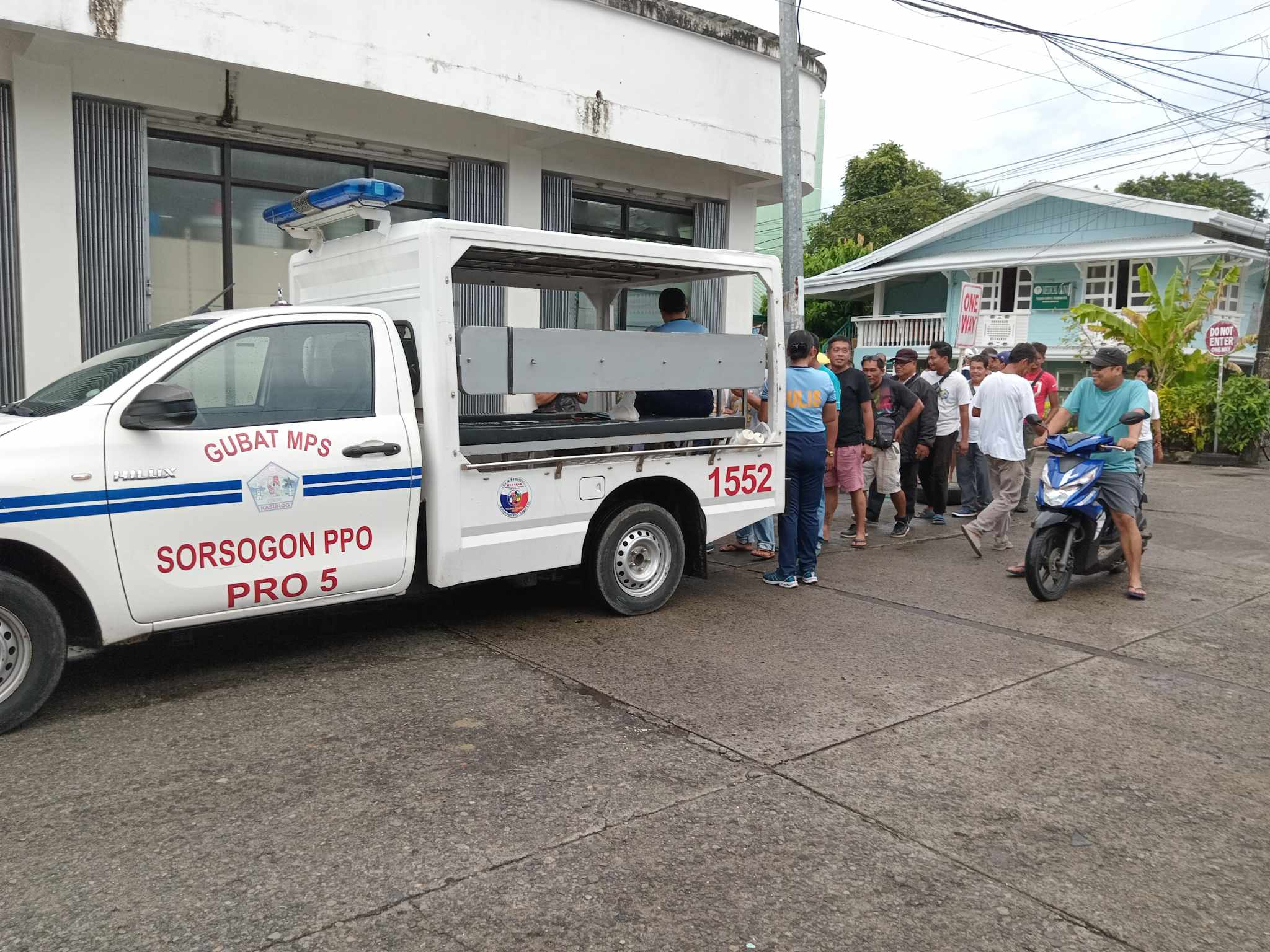 Sorsogon town police give free bread, coffee to forge community ties