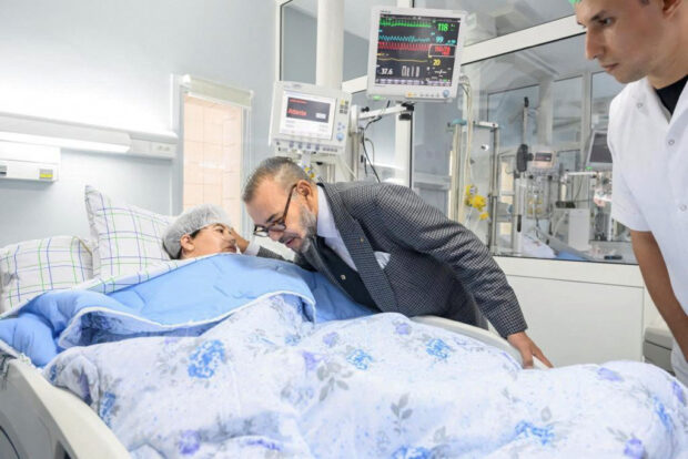 Moroccan King visits injured quake survivors
