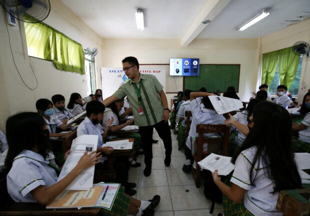 A teacher starts the pilot implementation of the Matatag K-10 program in Tinajeros National High School in Malabon City.