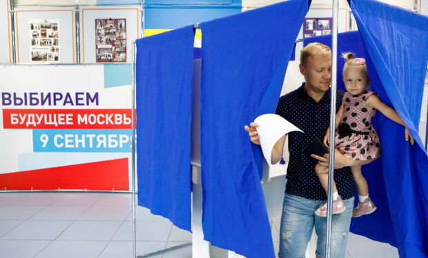 Russian regional vote delivers strong result for Putin