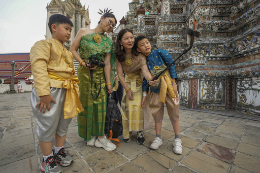 Thailand approves 5-month visa-free entry for Chinese tourists