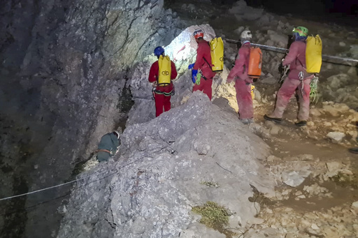 Successful rescue of US researcher from Turkish cave