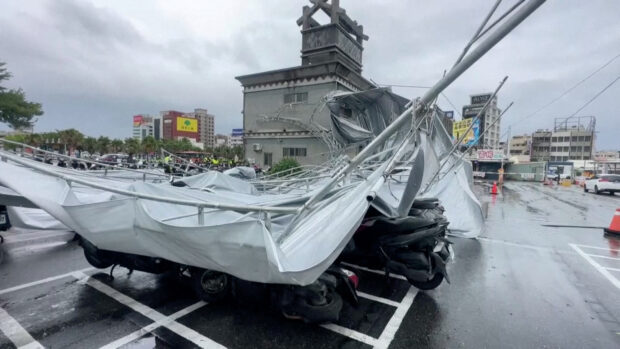 Typhoon Haikui batters Taiwan