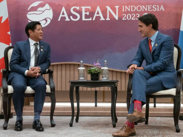 President Ferdinand R. Marcos, Jr. and Canada’s Prime Minister Justin Trudeau engage in a cordial conversation at the start of their bilateral meeting Wednesday on the sidelines of the 43rd ASEAN Summit and Related Summits held at the Jakarta Convention Center in Indonesia. PPA Pool. 